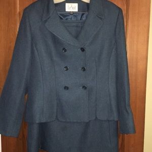 Le Suit woman’s suit (jacket and skirt)